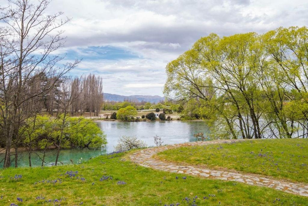 Wanaka Stone Cottage - Wanaka Holiday Home ภายนอก รูปภาพ