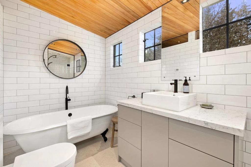 Wanaka Stone Cottage - Wanaka Holiday Home ภายนอก รูปภาพ